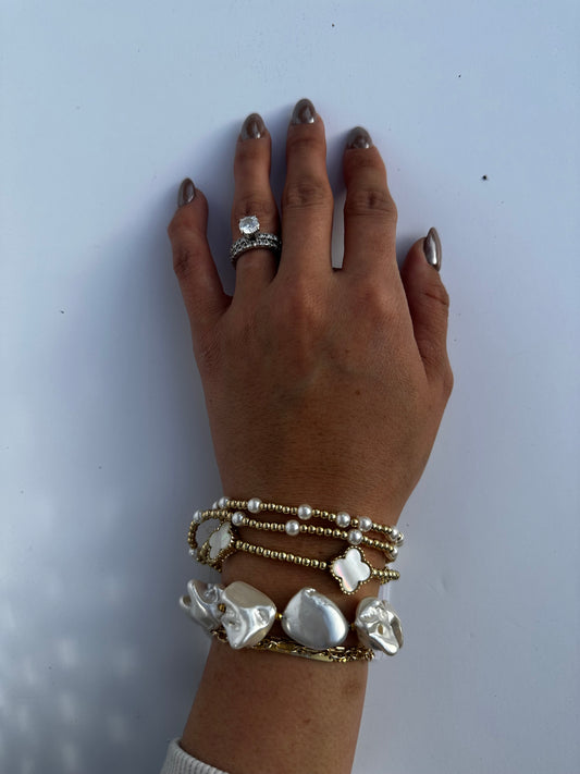 Chunky pearl bracelet