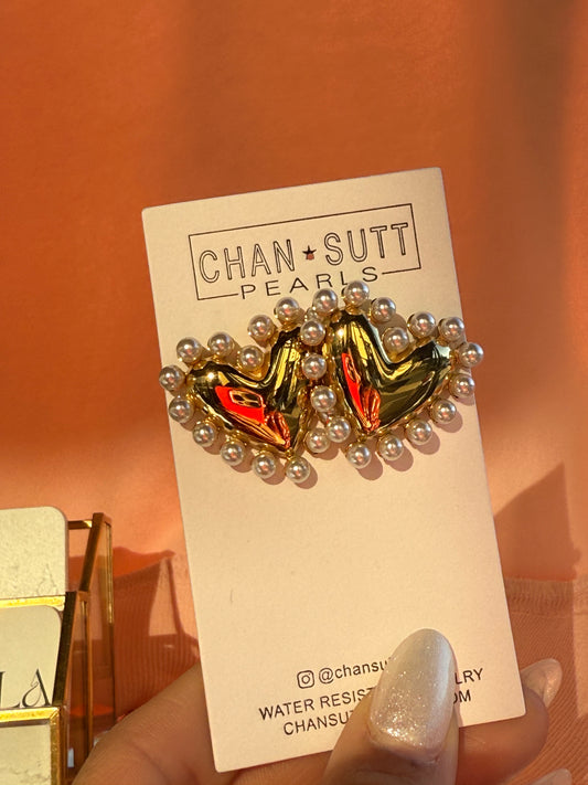 Pearl heart earring